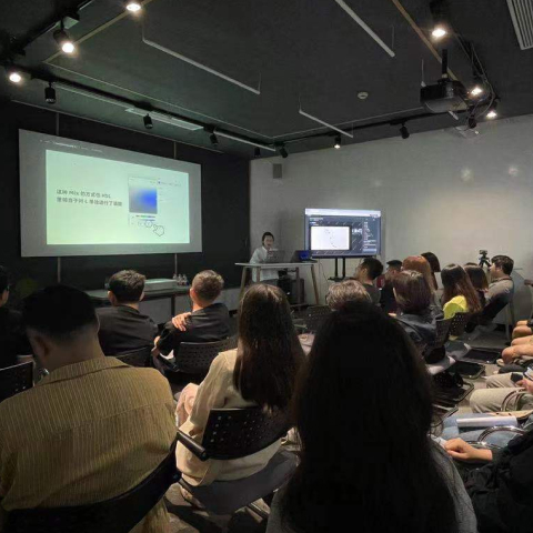 Mengyang speaking at a design event.